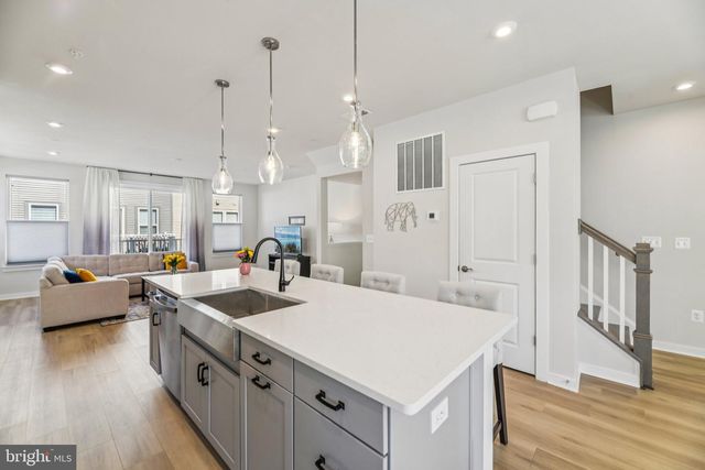 5600 HYATTSVILLE DR, Hyattsville, MD 20782
