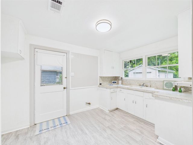 2610 S Crockett Street, La Marque, TX 77568