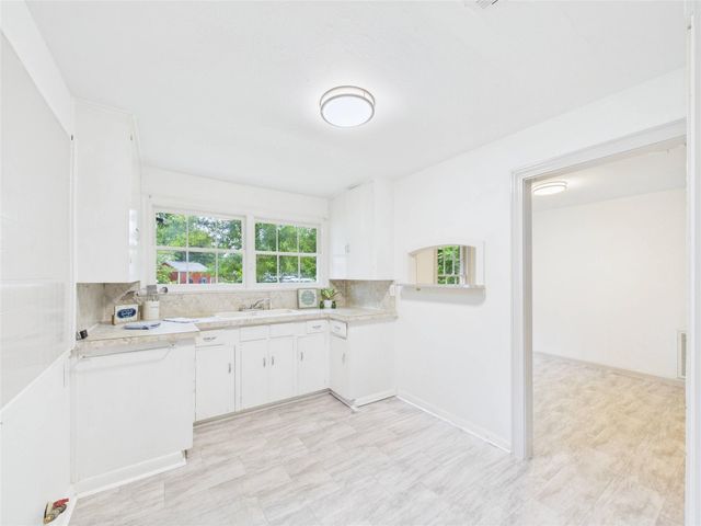 2610 S Crockett Street, La Marque, TX 77568