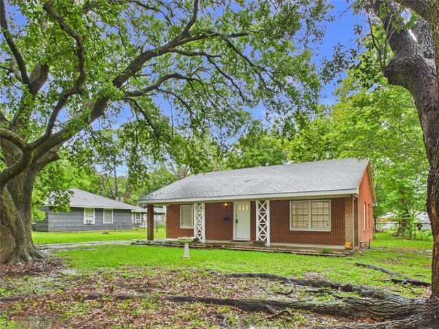 2610 S Crockett Street, La Marque, TX 77568