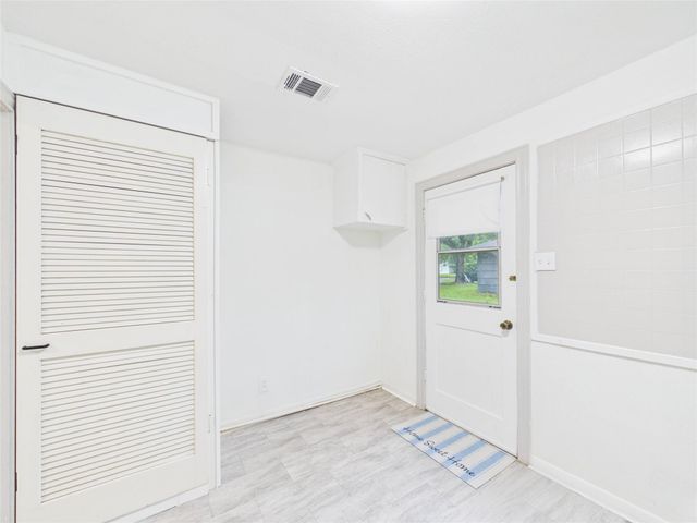 2610 S Crockett Street, La Marque, TX 77568