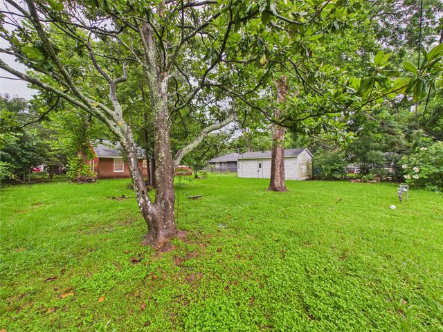 2610 S Crockett Street, La Marque, TX 77568