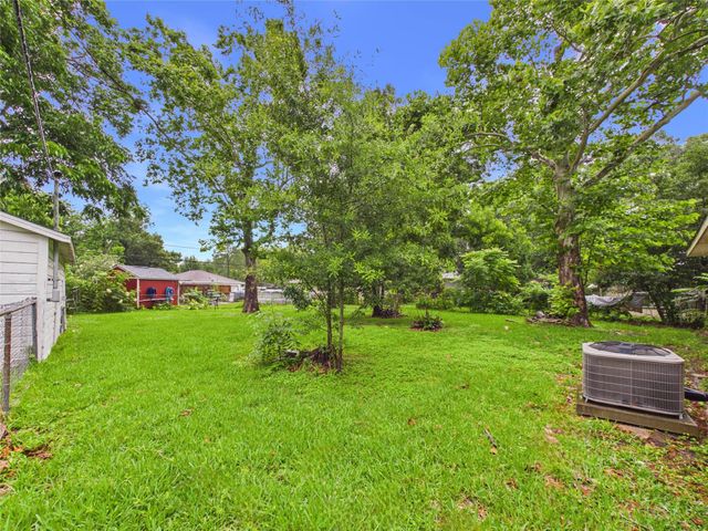 2610 S Crockett Street, La Marque, TX 77568