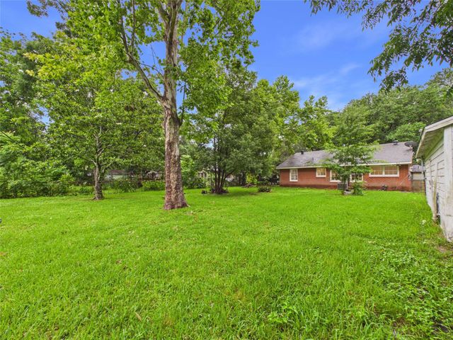2610 S Crockett Street, La Marque, TX 77568