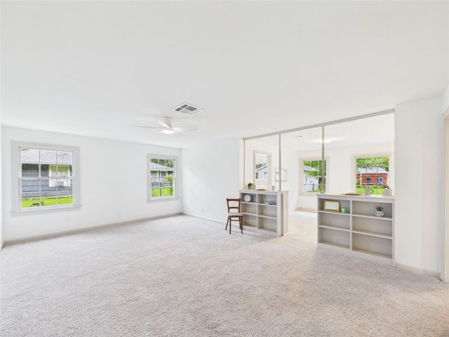 2610 S Crockett Street, La Marque, TX 77568