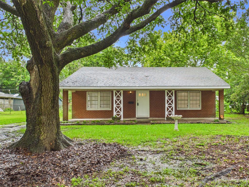 2610 S Crockett Street, La Marque, TX 77568