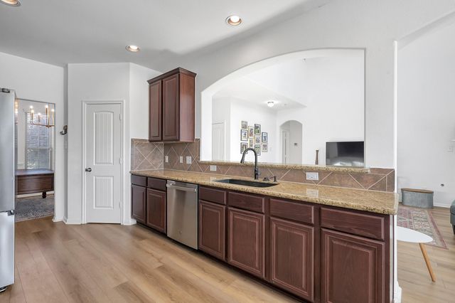 204 Lake Estates Drive, Montgomery, TX 77356