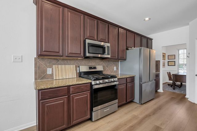 204 Lake Estates Drive, Montgomery, TX 77356