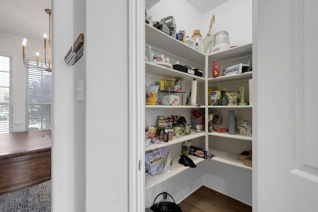 204 Lake Estates Drive, Montgomery, TX 77356