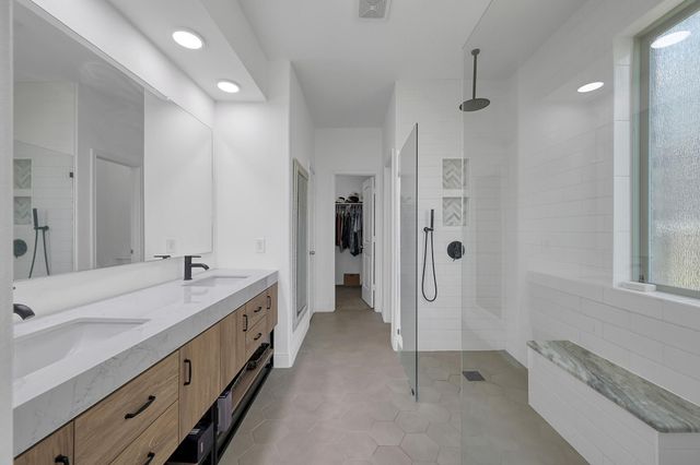 204 Lake Estates Drive, Montgomery, TX 77356