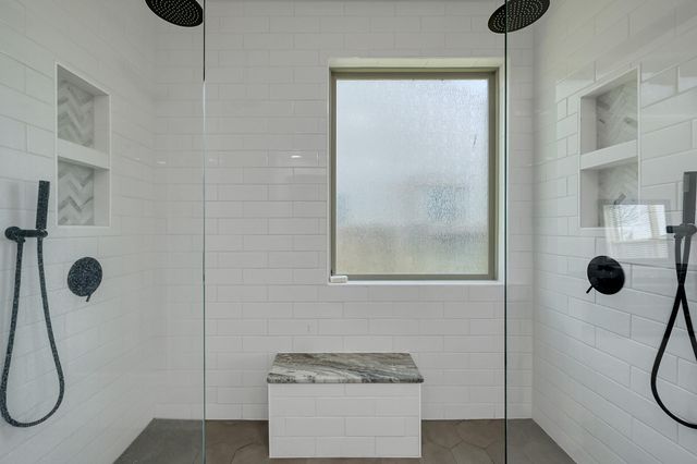 204 Lake Estates Drive, Montgomery, TX 77356