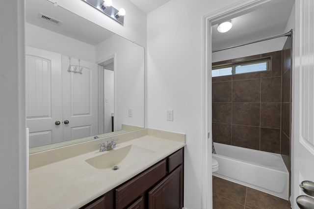 204 Lake Estates Drive, Montgomery, TX 77356