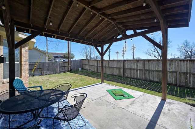 204 Lake Estates Drive, Montgomery, TX 77356