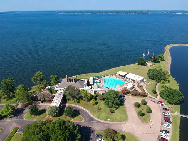 204 Lake Estates Drive, Montgomery, TX 77356