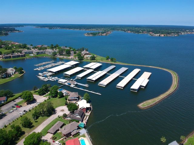 204 Lake Estates Drive, Montgomery, TX 77356