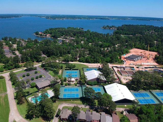 204 Lake Estates Drive, Montgomery, TX 77356