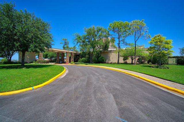 204 Lake Estates Drive, Montgomery, TX 77356