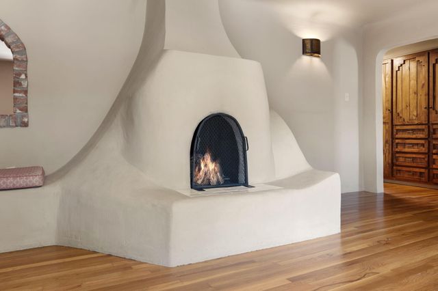 2918 Mountain Road NW, Albuquerque, NM 87104