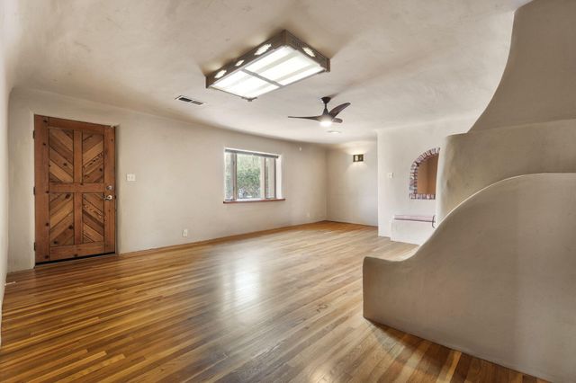 2918 Mountain Road NW, Albuquerque, NM 87104