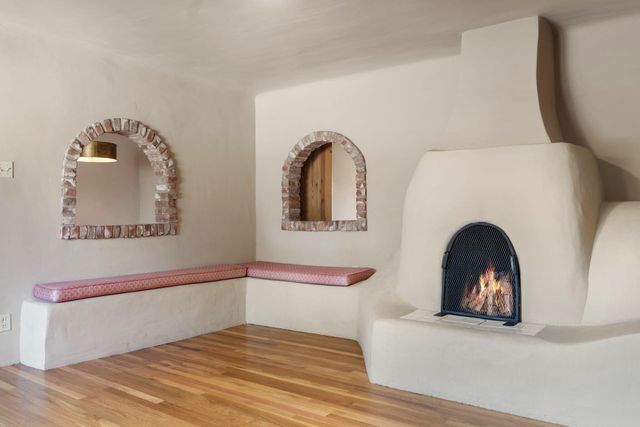 2918 Mountain Road NW, Albuquerque, NM 87104