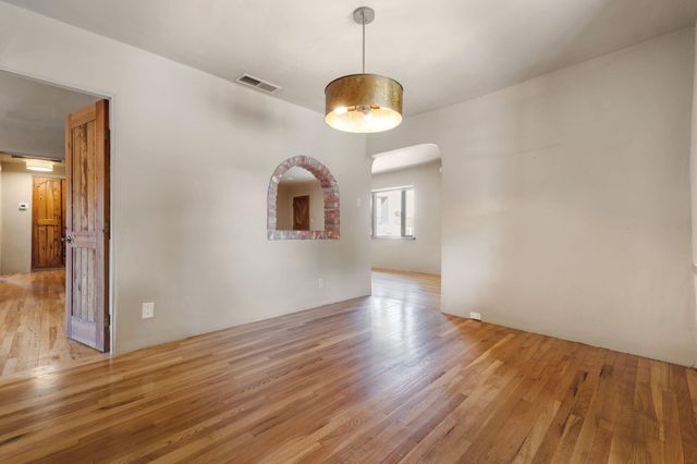 2918 Mountain Road NW, Albuquerque, NM 87104
