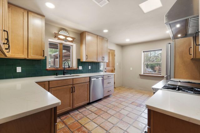 2918 Mountain Road NW, Albuquerque, NM 87104