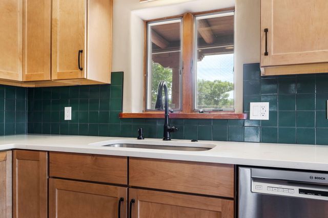 2918 Mountain Road NW, Albuquerque, NM 87104