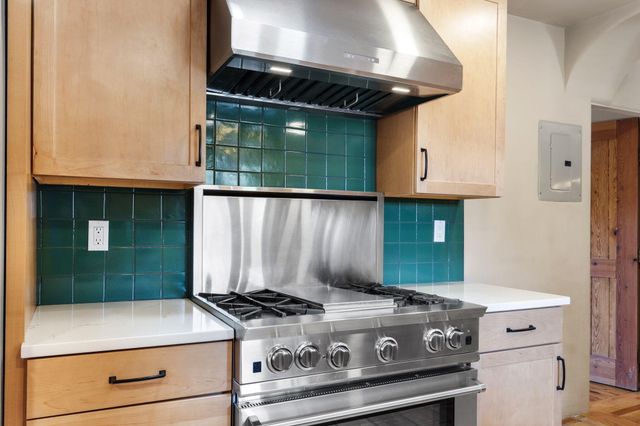 2918 Mountain Road NW, Albuquerque, NM 87104