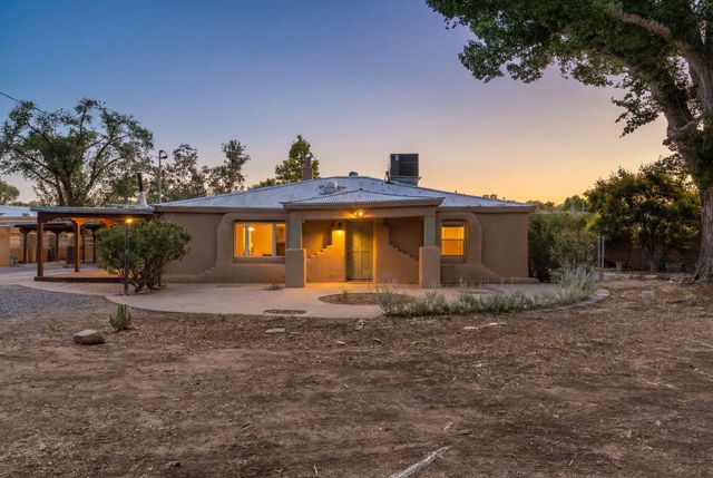 2918 Mountain Road NW, Albuquerque, NM 87104
