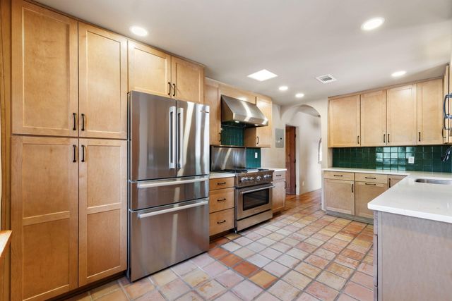 2918 Mountain Road NW, Albuquerque, NM 87104