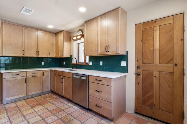 2918 Mountain Road NW, Albuquerque, NM 87104