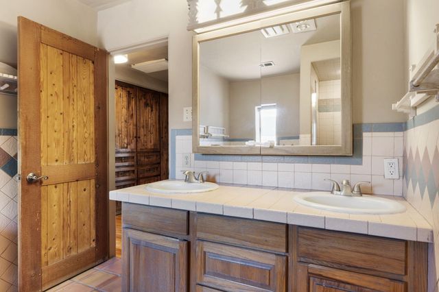 2918 Mountain Road NW, Albuquerque, NM 87104