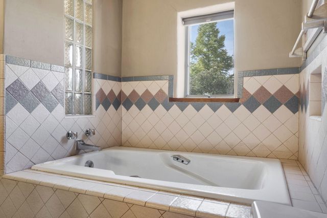 2918 Mountain Road NW, Albuquerque, NM 87104