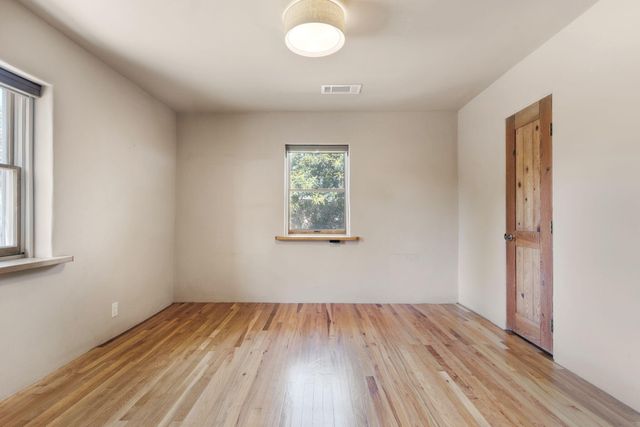 2918 Mountain Road NW, Albuquerque, NM 87104
