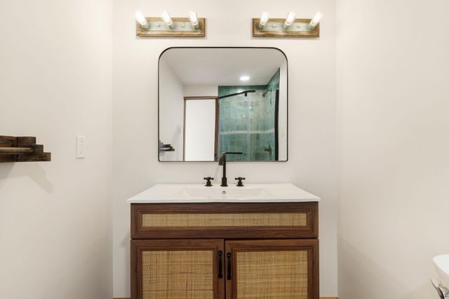 2918 Mountain Road NW, Albuquerque, NM 87104