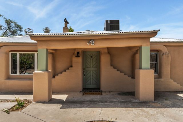 2918 Mountain Road NW, Albuquerque, NM 87104