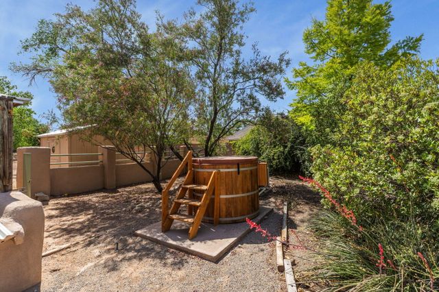 2918 Mountain Road NW, Albuquerque, NM 87104