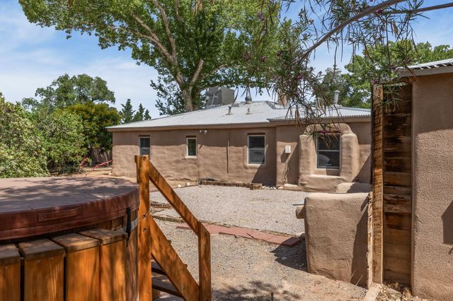 2918 Mountain Road NW, Albuquerque, NM 87104