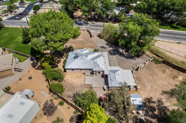 2918 Mountain Road NW, Albuquerque, NM 87104
