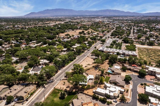 2918 Mountain Road NW, Albuquerque, NM 87104