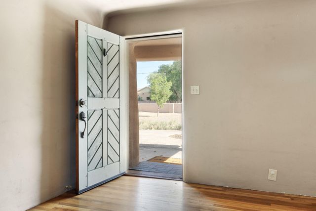 2918 Mountain Road NW, Albuquerque, NM 87104