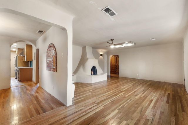 2918 Mountain Road NW, Albuquerque, NM 87104