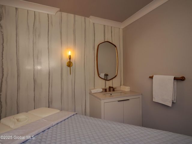 19 Washington Street 354 B3, Saratoga Springs, Inside, NY 12866