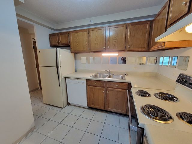 1800 Huntington Boulevard AE615, Hoffman Estates, IL 60169
