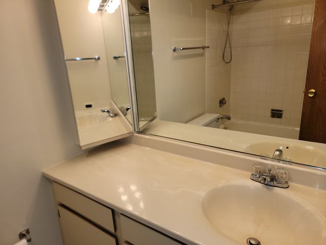 1800 Huntington Boulevard AE615, Hoffman Estates, IL 60169