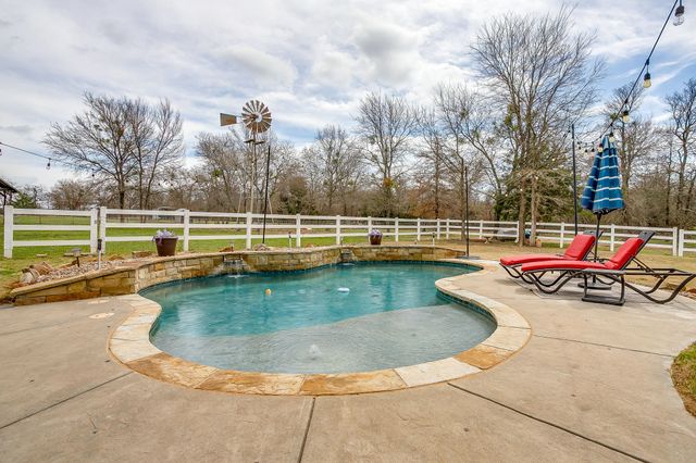 1615 Sanger Drive, Springtown, TX 76082