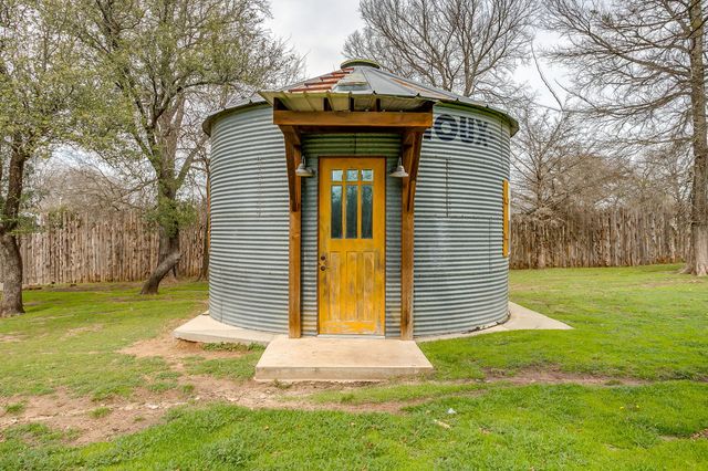 1615 Sanger Drive, Springtown, TX 76082