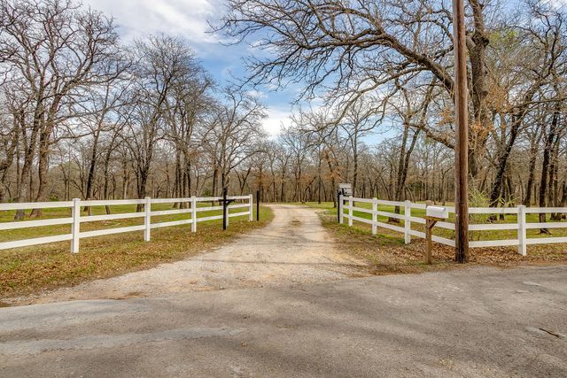 1615 Sanger Drive, Springtown, TX 76082