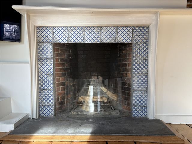 24 Houston Avenue, Newport, RI 02840
