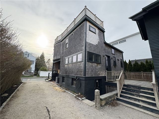 24 Houston Avenue, Newport, RI 02840